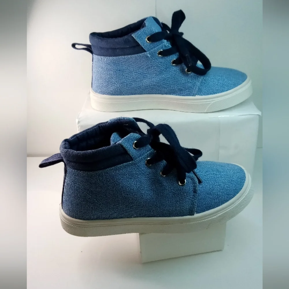 Boy/Girl Denim sneakers size 12. Gently used.